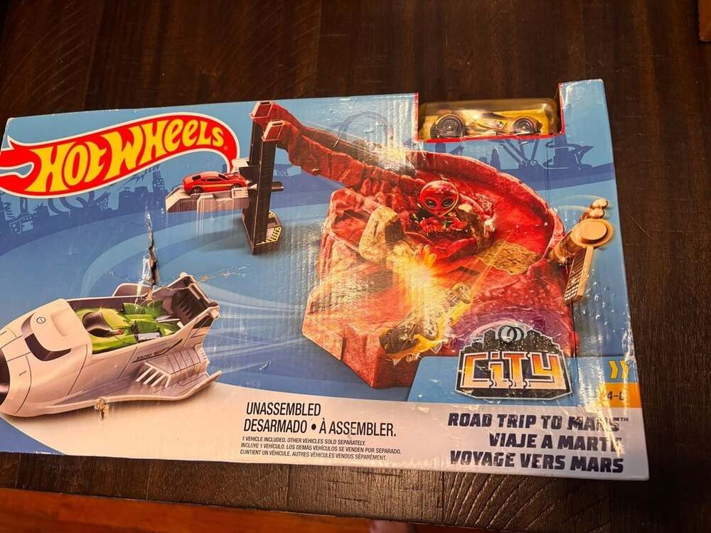 Hot Wheels City Road Trip To Mars Track Builder Playset